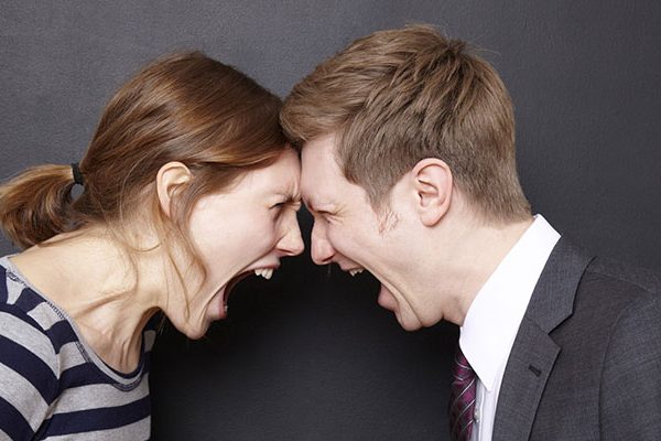 การบ่น-การทุ่มเถียงกัน